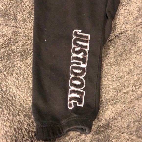 Boys size 14 pants: 2 jns (hrdly worn) & 2 swtpnt - Picture 3 of 8